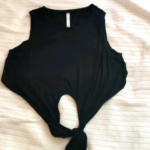 Black cropped workout shirt